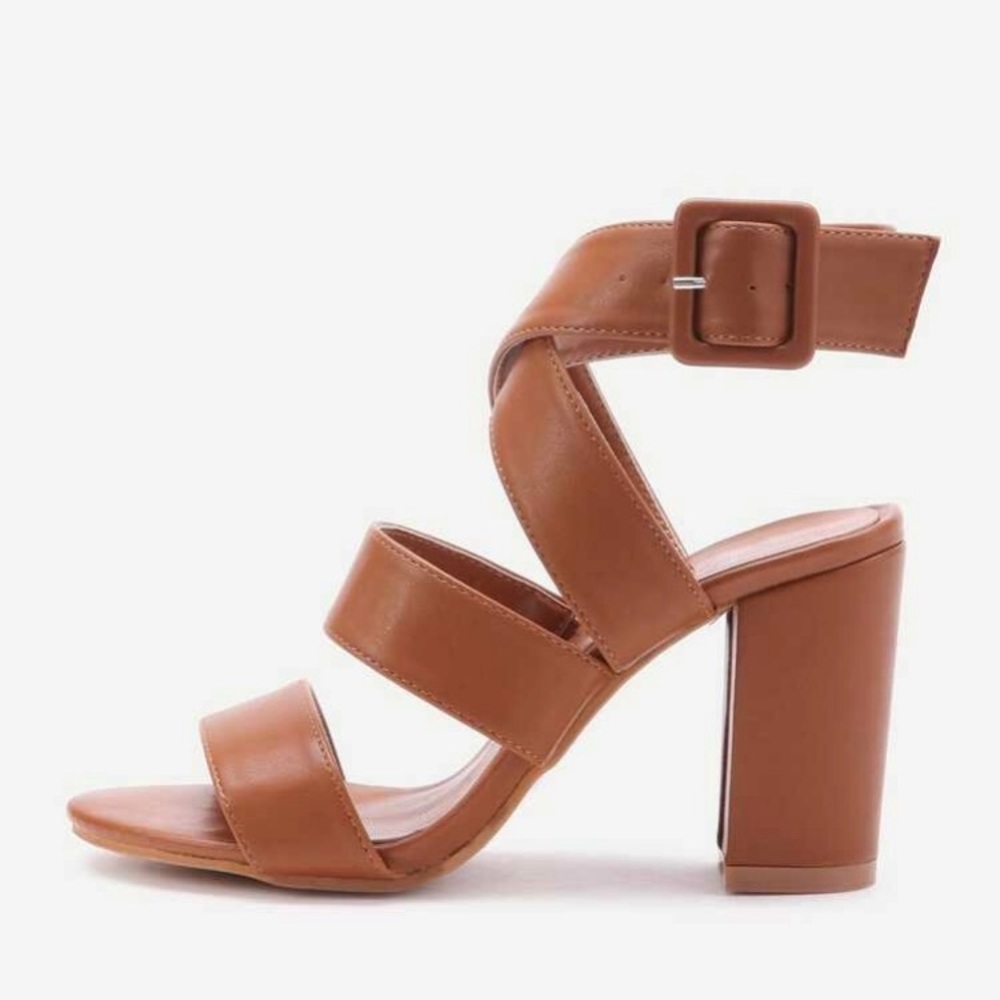 NWOT Brown PU Leather CrissCross BlockHeel Sandals